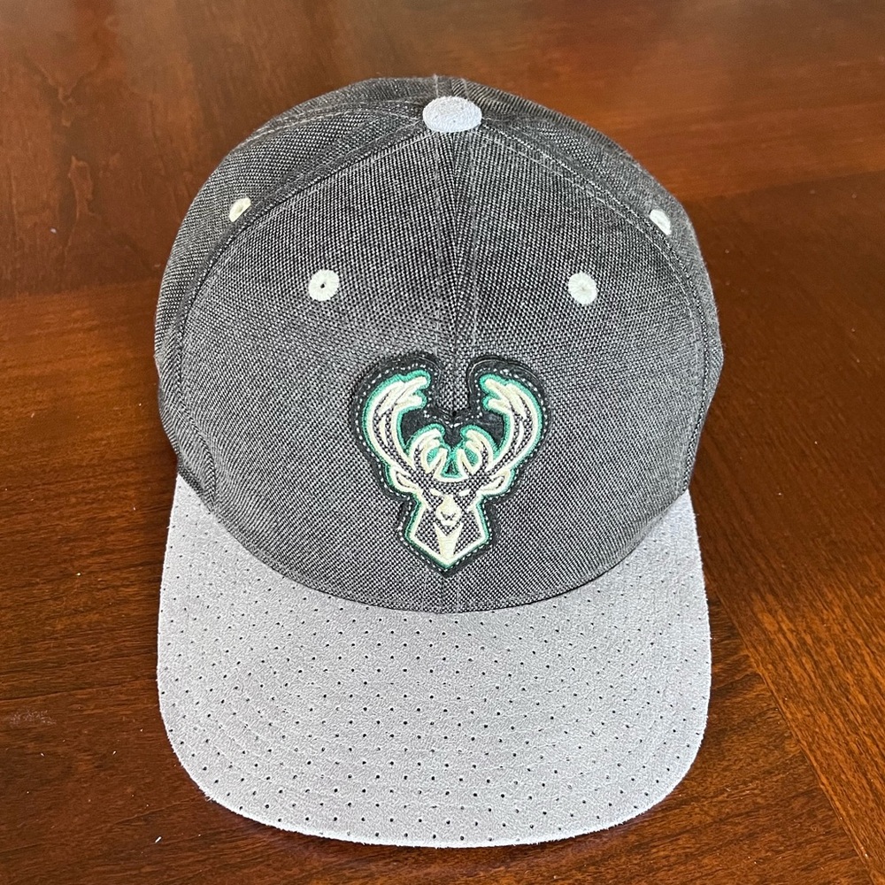Mitchell & Ness Milwaukee Bucks NBA Snapback Hat